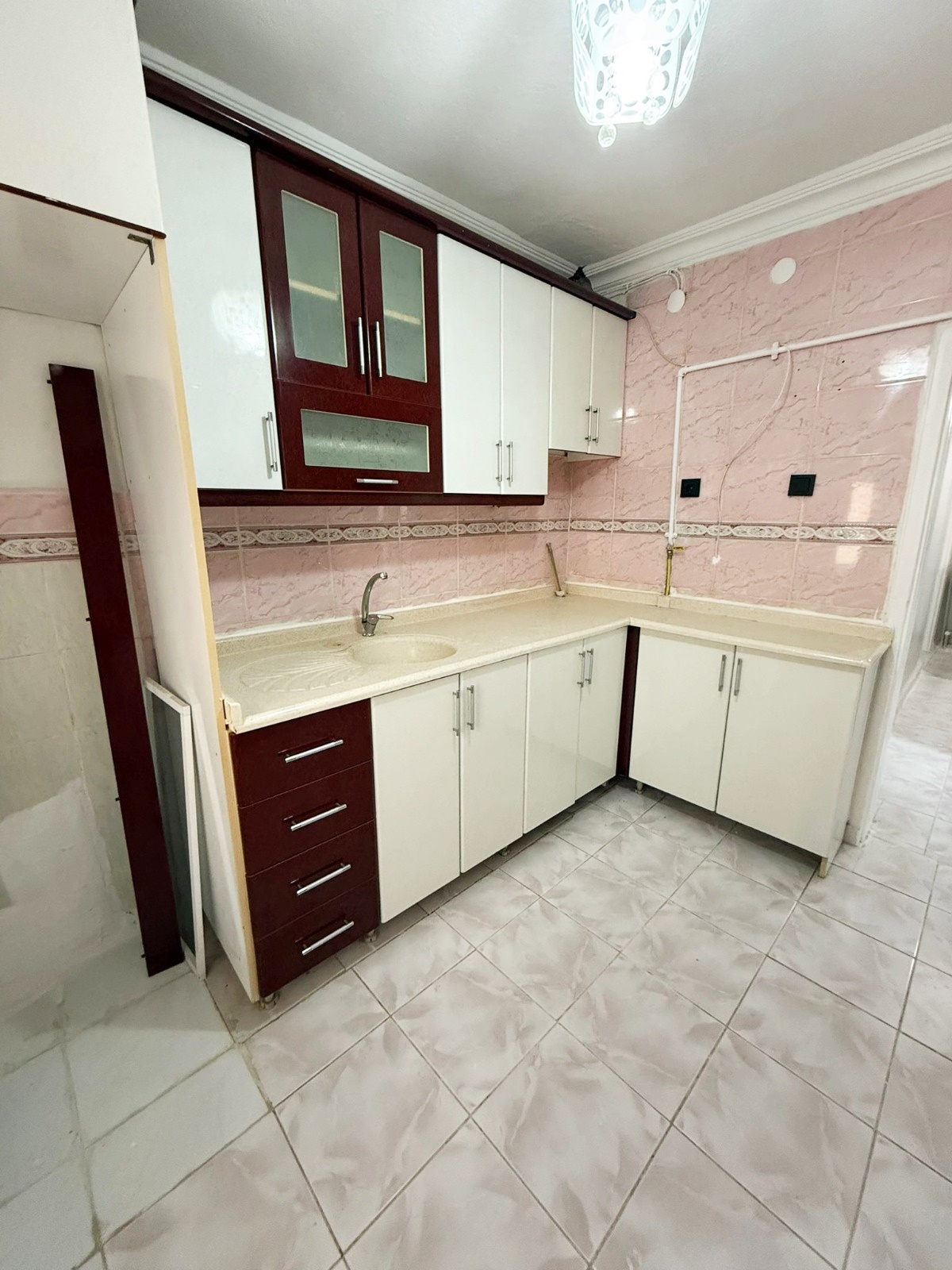 AKŞEMSETTİN MAHALLESİNDE 3+1 YÜKSEK GİRİŞ SATILIK DAİRE