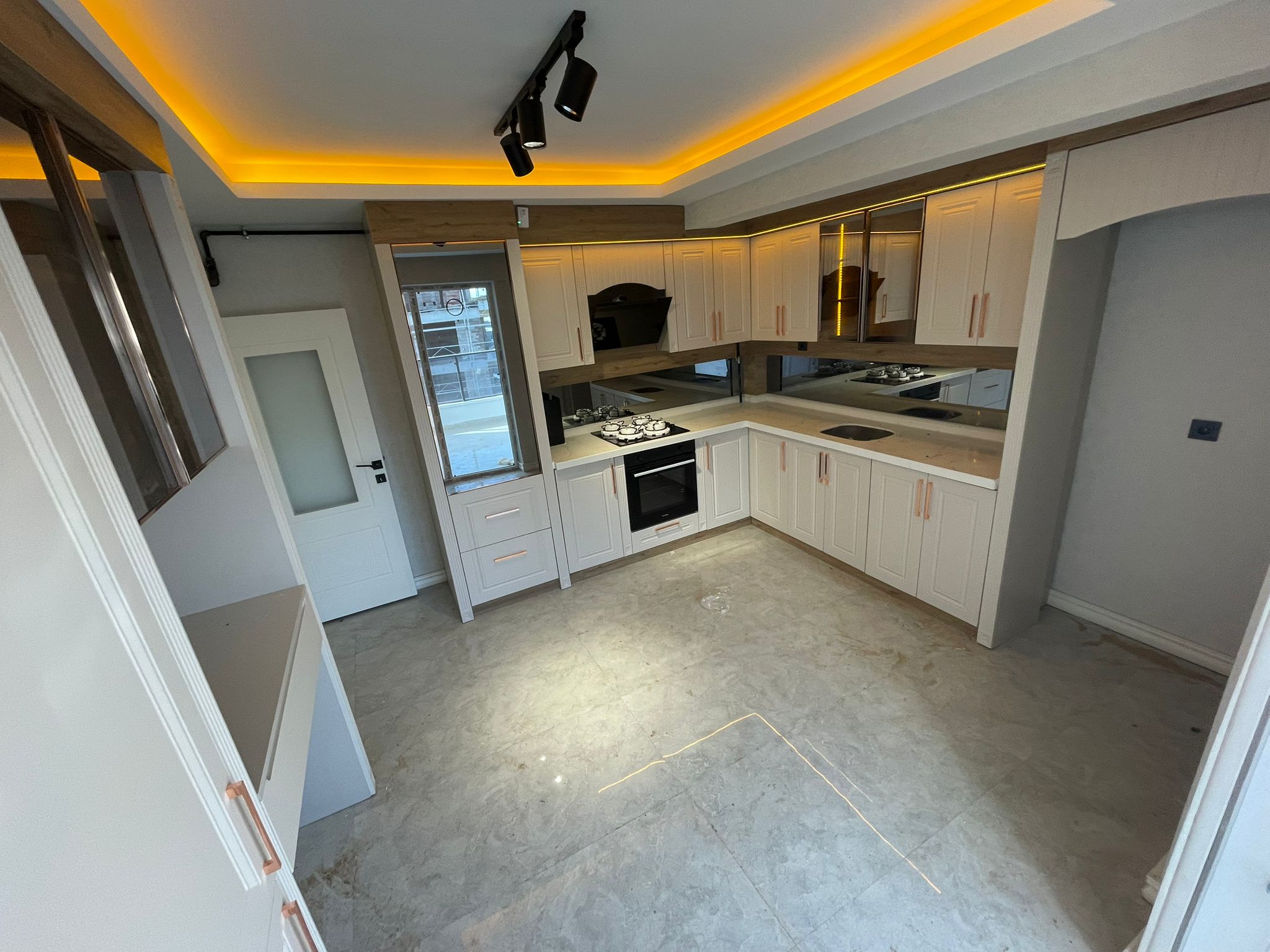 MENDERES MH.DE LÜKS YAPILI 3+1 SATILIK DAİRE