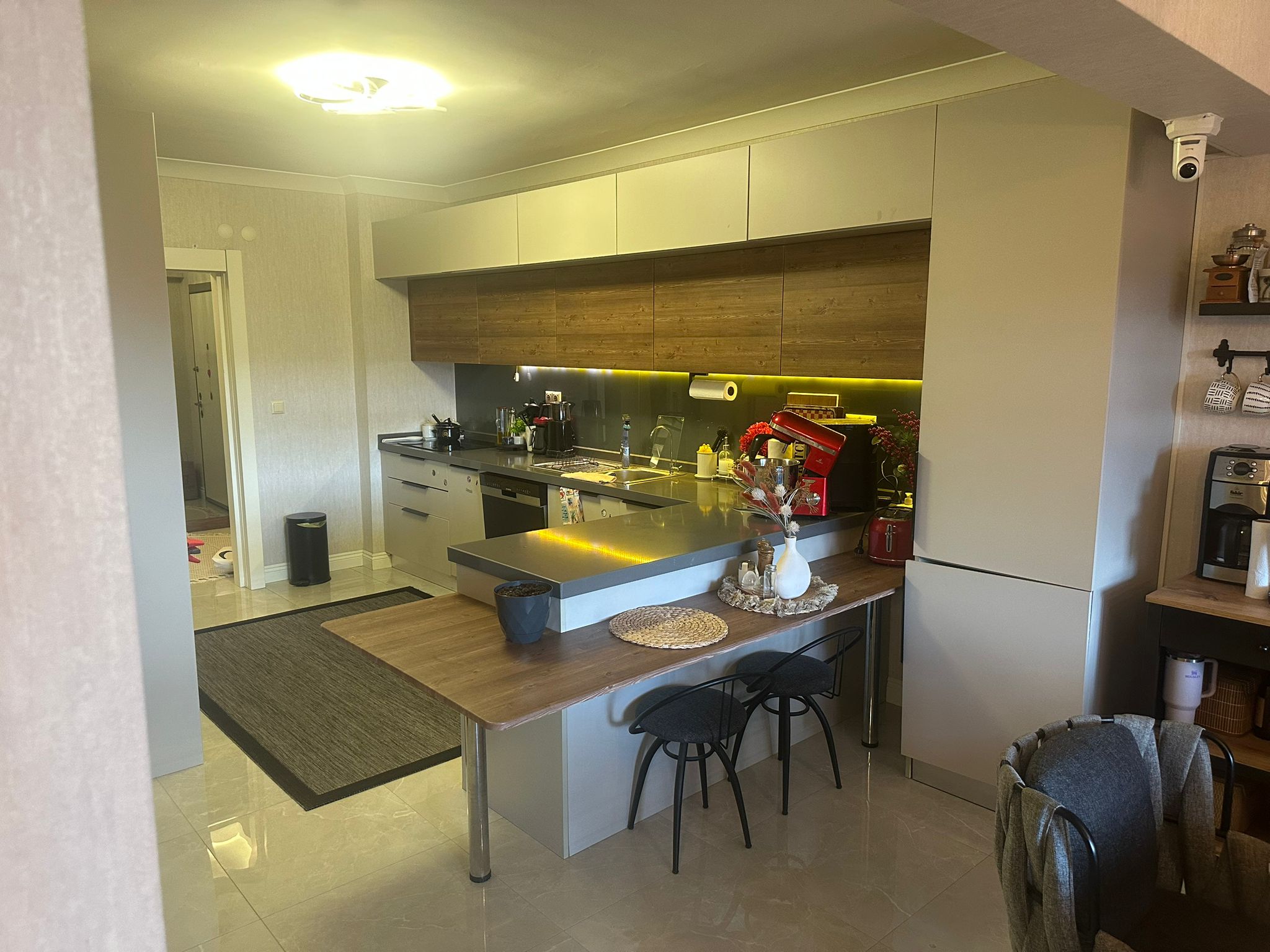 BAĞLICA MH.DE 4+1 YÜKSEK KATTA GÜNEY BATI VE GÜNEY CEPHEDE SATILIK DAİRE
